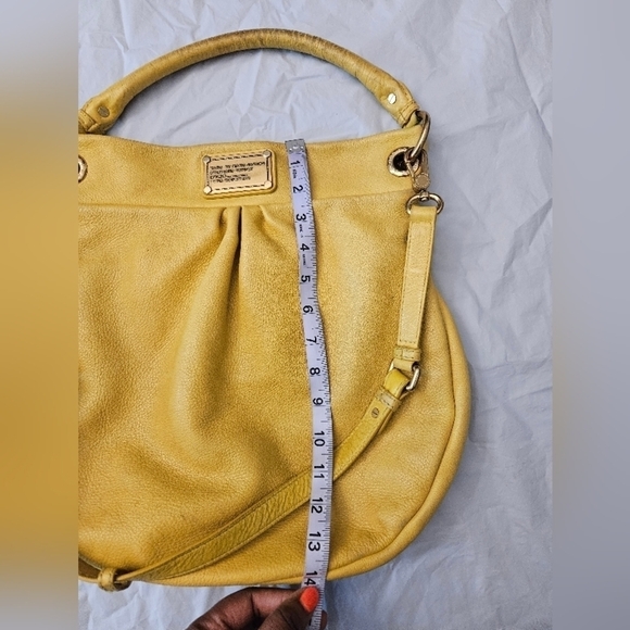 Marc by Marc Jacob Yellow Classic Hobo Leather Hand Bag. - Picture 17 of 17